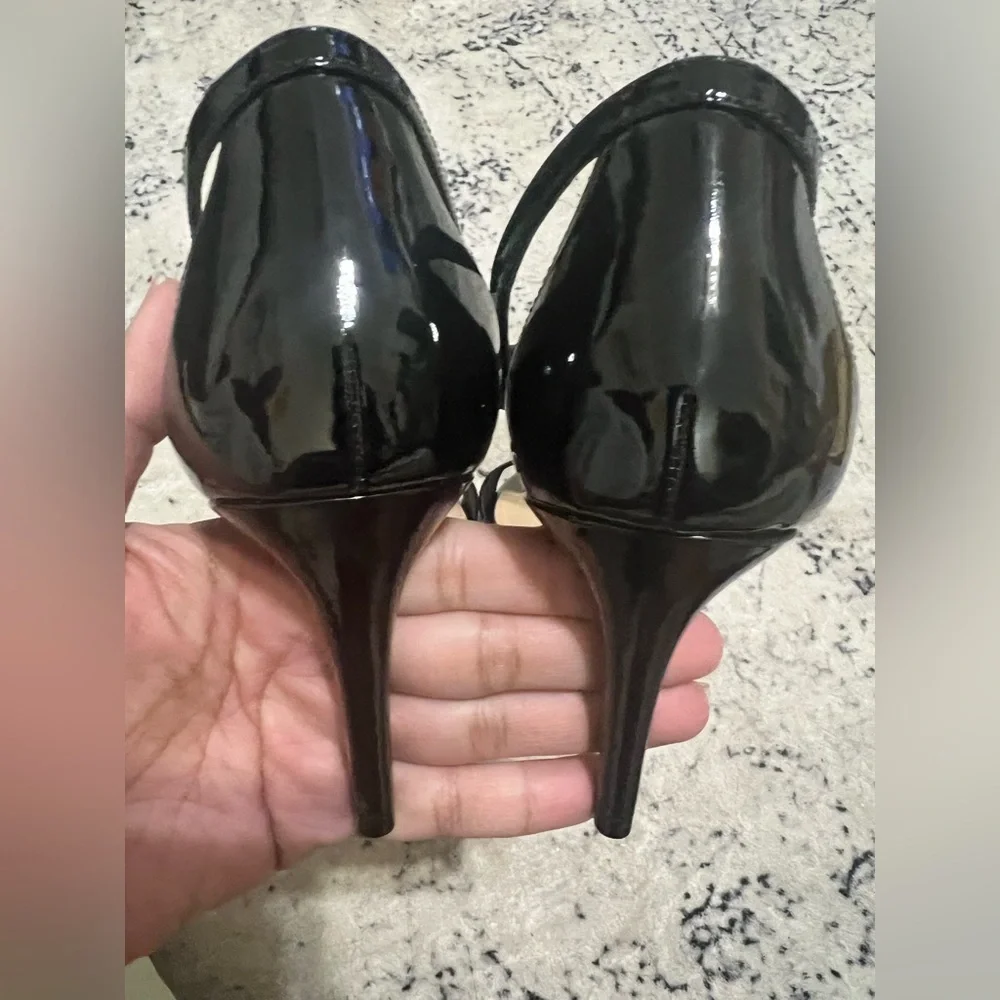 NEW women’s Michael Kors Simone Mid Sandals patent shiny leather- Black US 10M